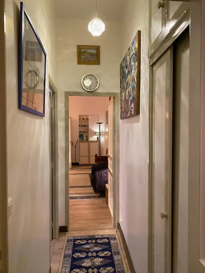 Apartment Romantic In Paris